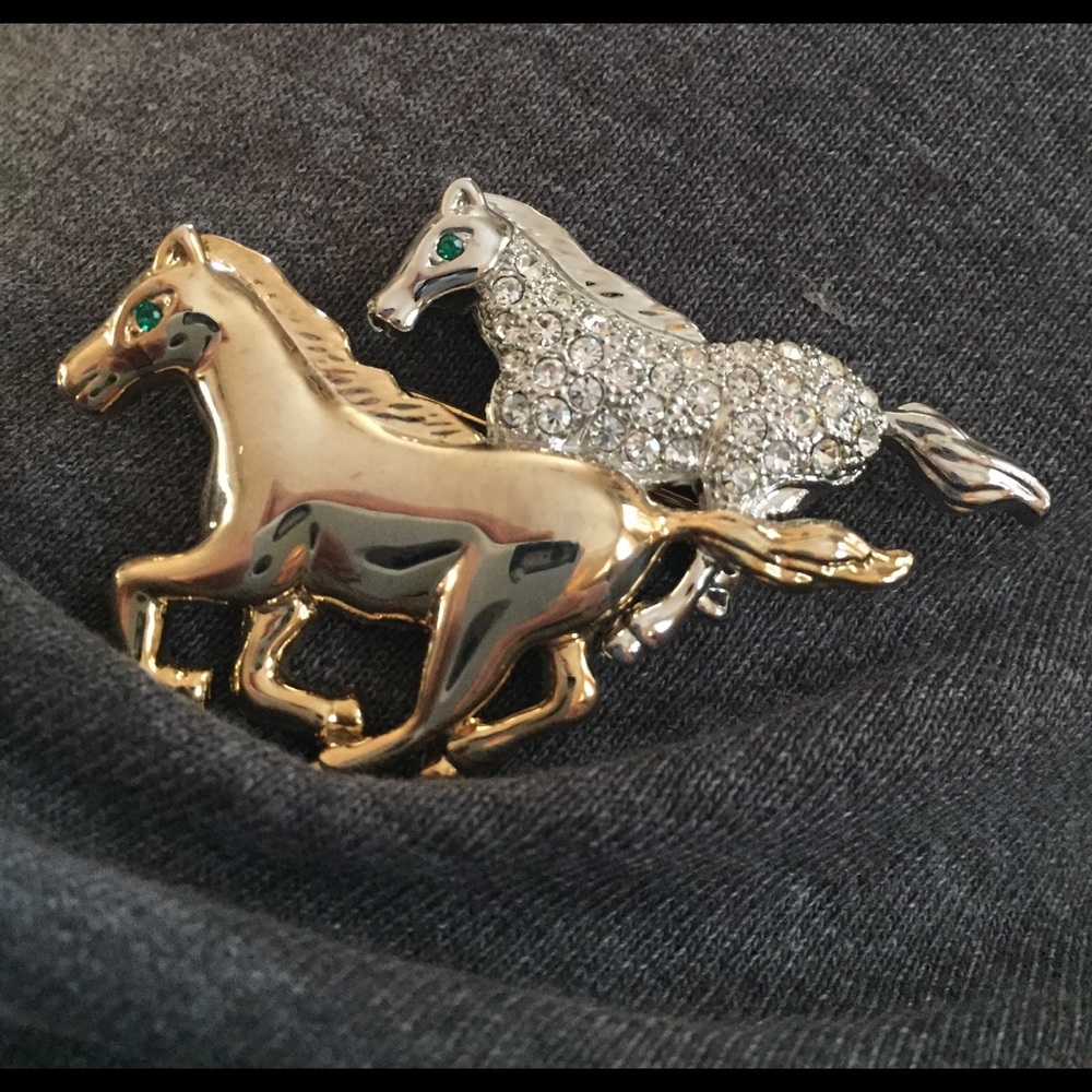 Horses pin